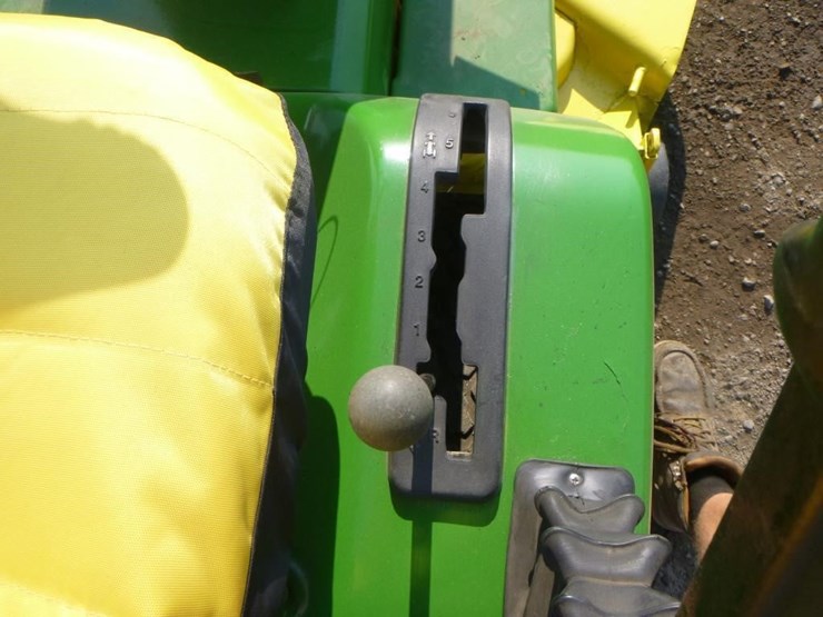 john-deere-240-image-17