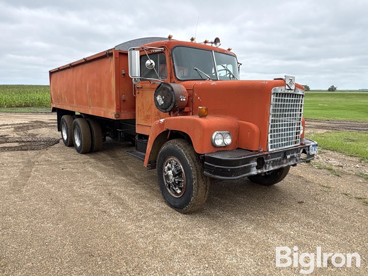 1973-diamond-reo-t/a-grain-truck-image-3
