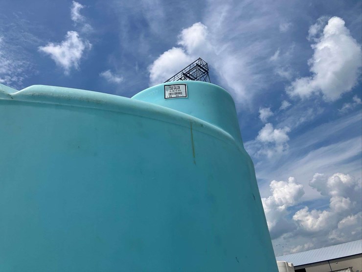 2500-gallon-cone-bottom-tank-image-5