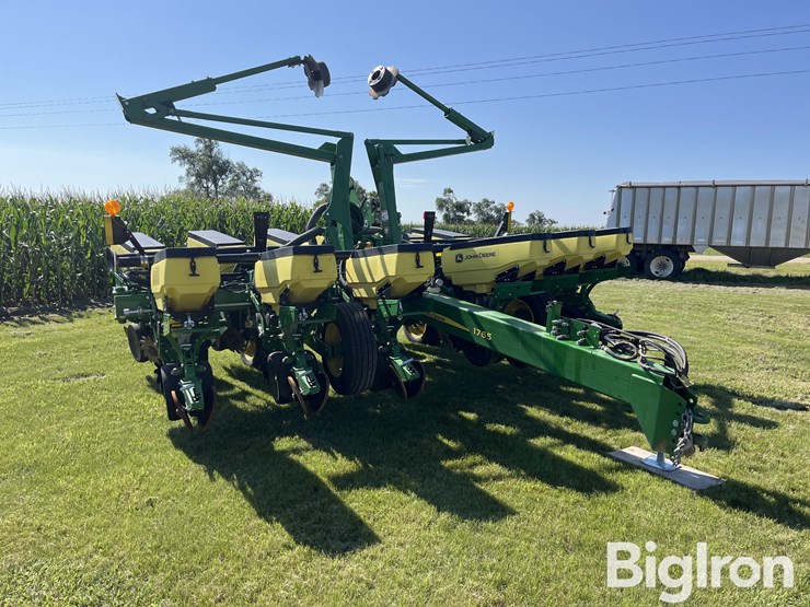 2018-john-deere-1765-image-3