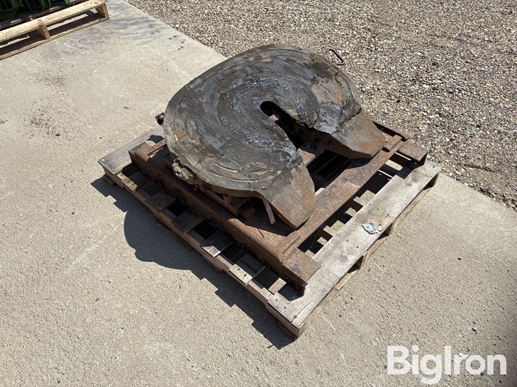 holland-semi-truck-5th-wheel-hitch-image-7