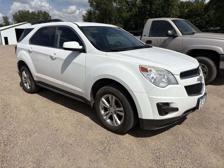 2010-chevy-equinox-lt-awd,-2.4l-ecotec,-4-door,-225/65r17-on-alloy-wheels,-cloth,-power-drivers-seat-image-2