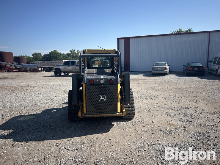 2013-deere-323d-image-6