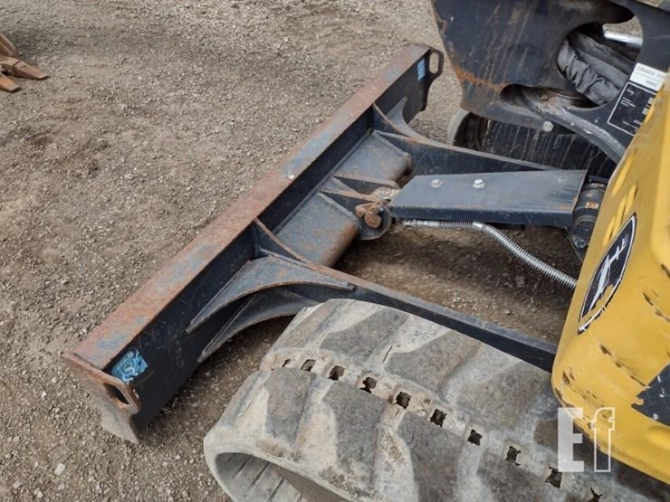 2021-deere-26g-image-23