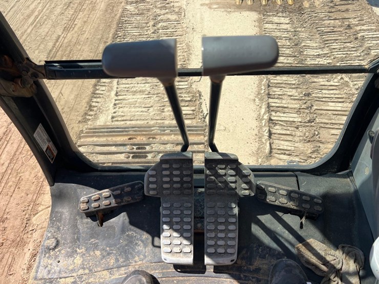 hitachi-zaxis-250lc-6n-excavator-image-39