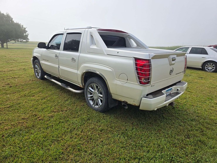 2003-cadillac-escalade-image-15