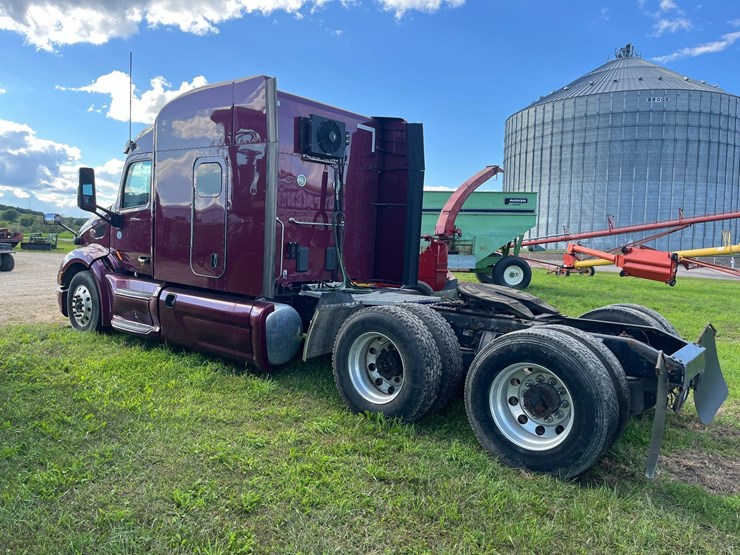 2015-peterbilt-579-image-2