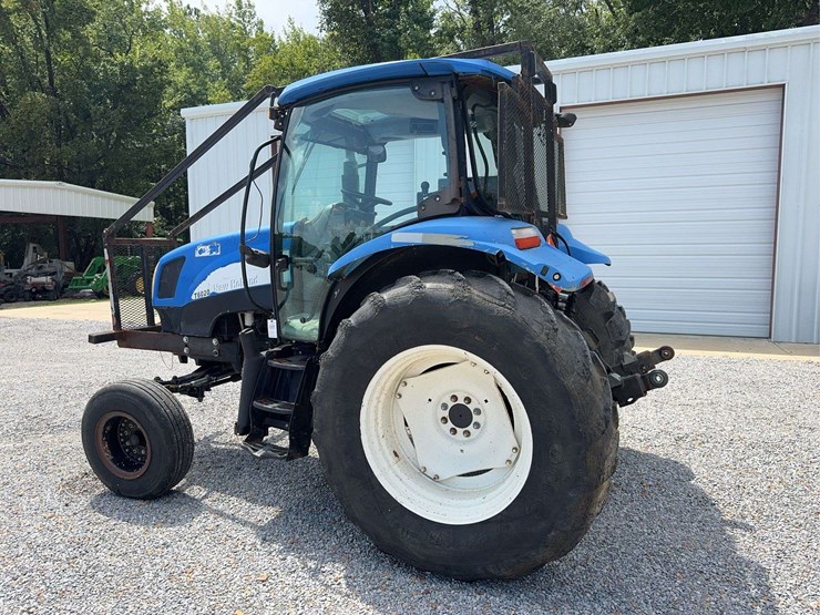 new-holland-t6020-image-3