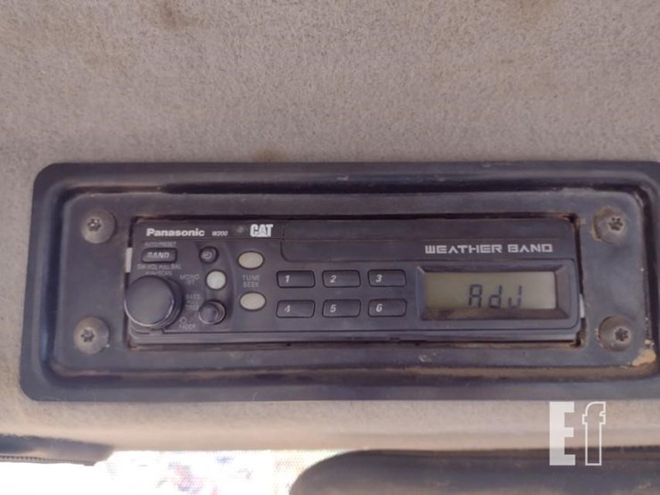 2004-caterpillar-420d-image-10