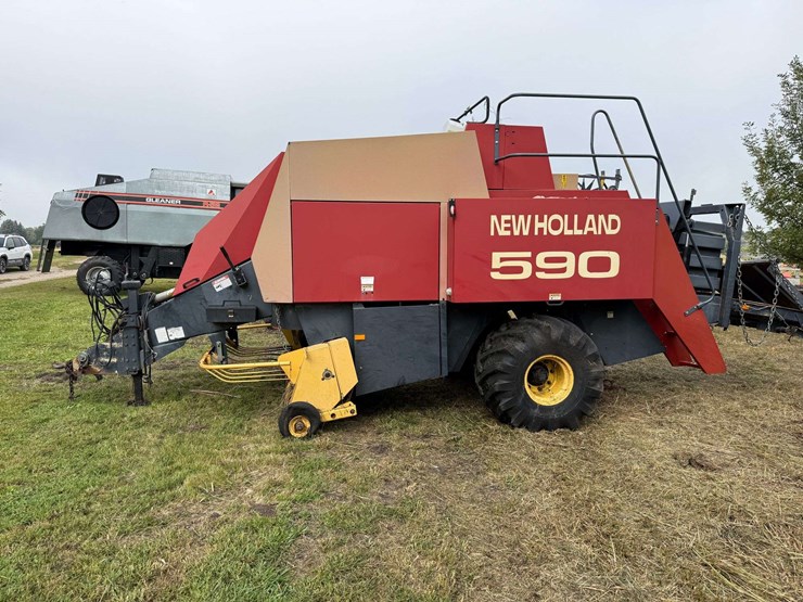 new-holland-590-image-4