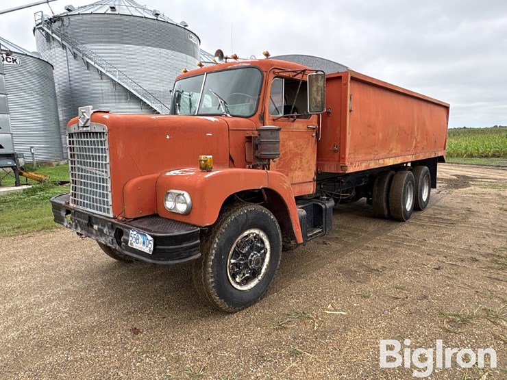 1973-diamond-reo-t/a-grain-truck-image-1