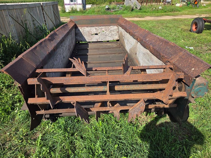 lorenz-10’-x-4’-single-axle-manure-spreader-image-5