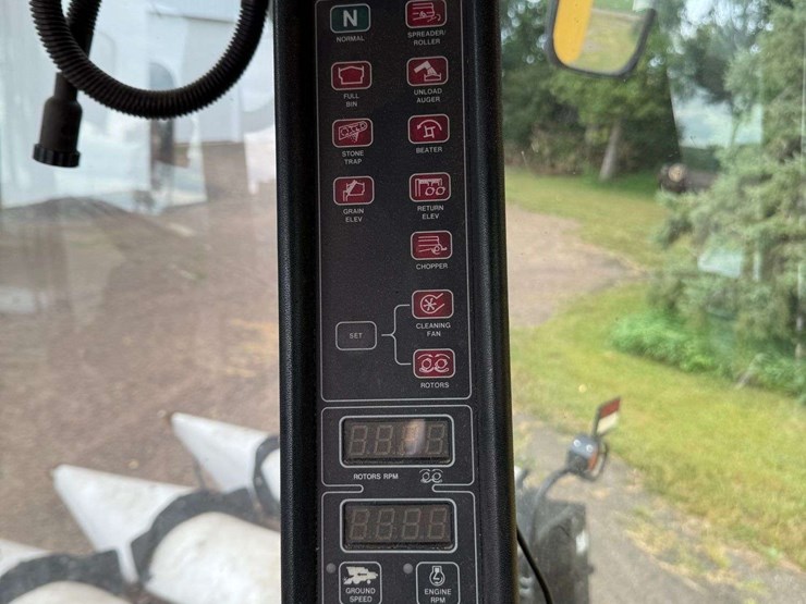 2000-new-holland-tr99-image-26