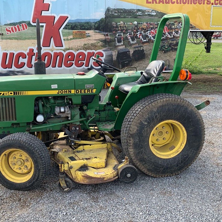 JOHN DEERE 750