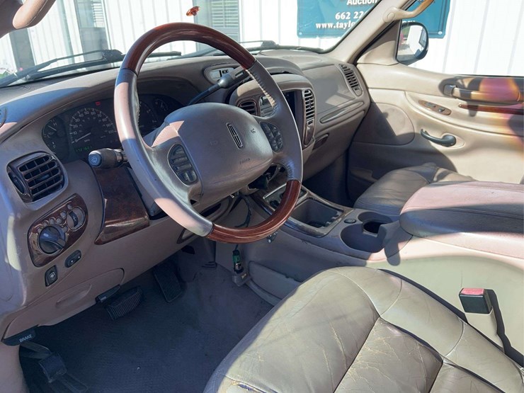2002-lincoln-navigator-image-32