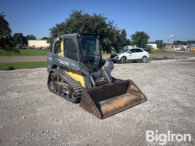 2013-deere-323d-image-3