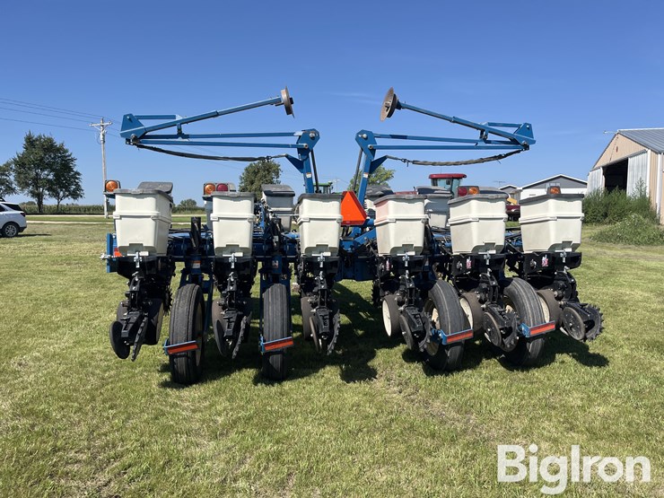 2015-kinze-3200-image-6