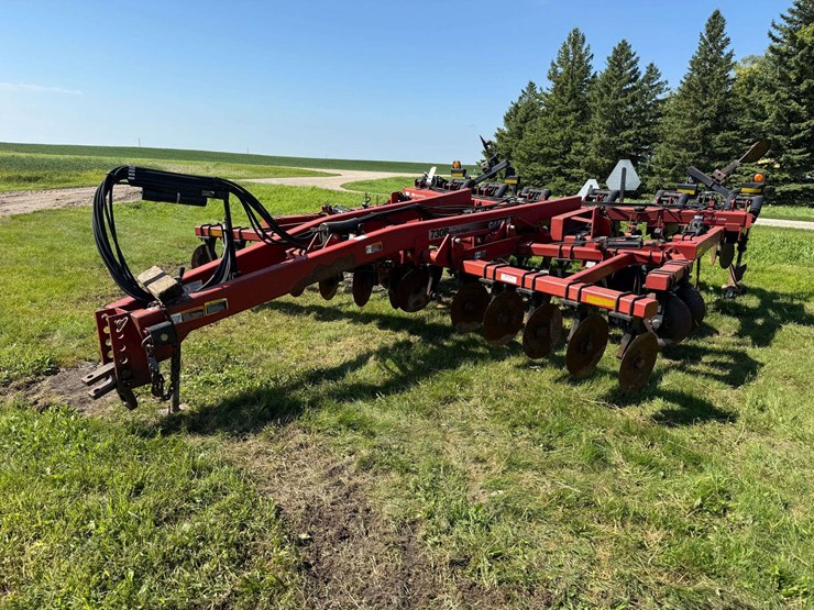 case-ih-730b-ecolo-tiger-disk-ripper,-rear-leveler,-30”-spacing,-2-bearings-are-out-but-2-good-used-image-3