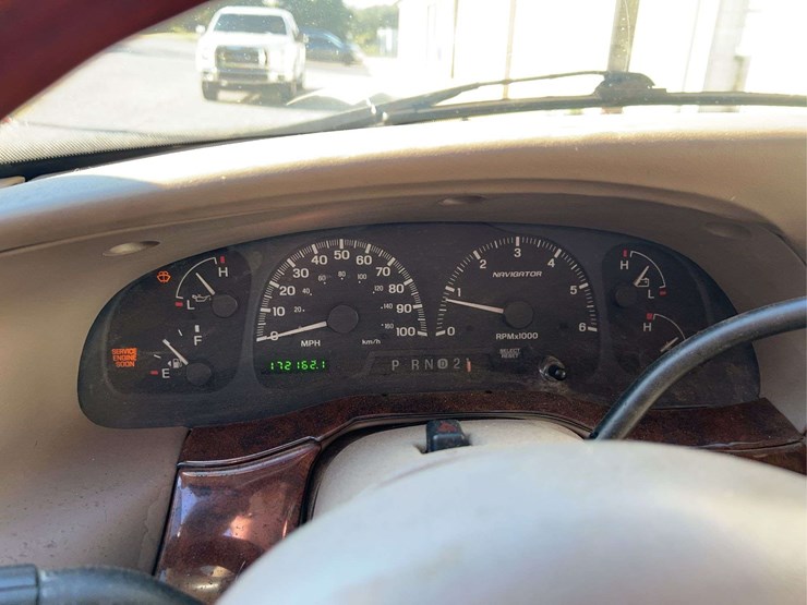 2002-lincoln-navigator-image-35