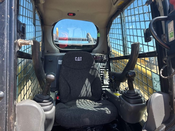 2018-caterpillar-299d2-image-23