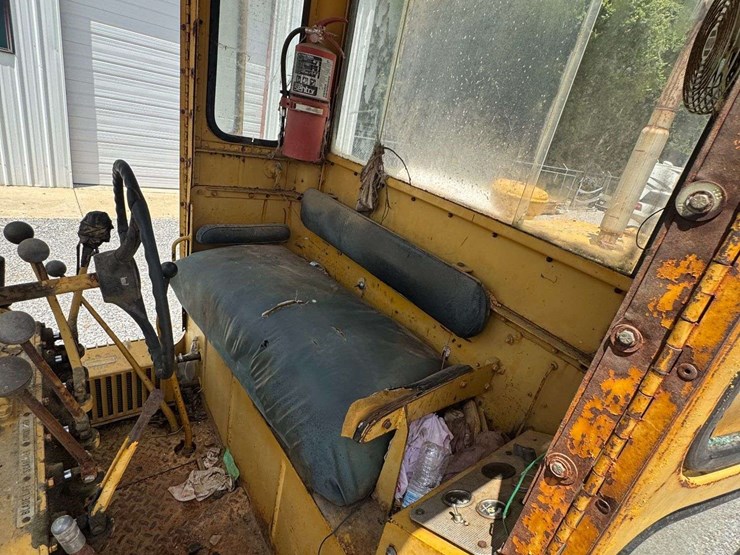 caterpillar-120-image-28