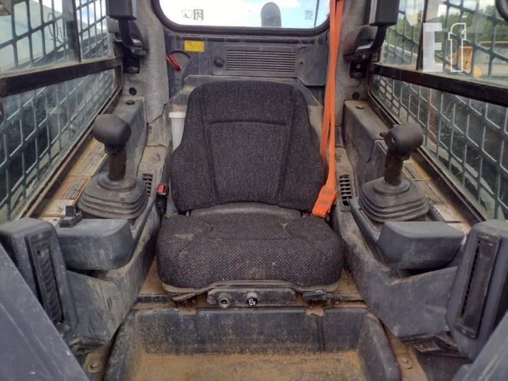 2020-deere-331g-image-11