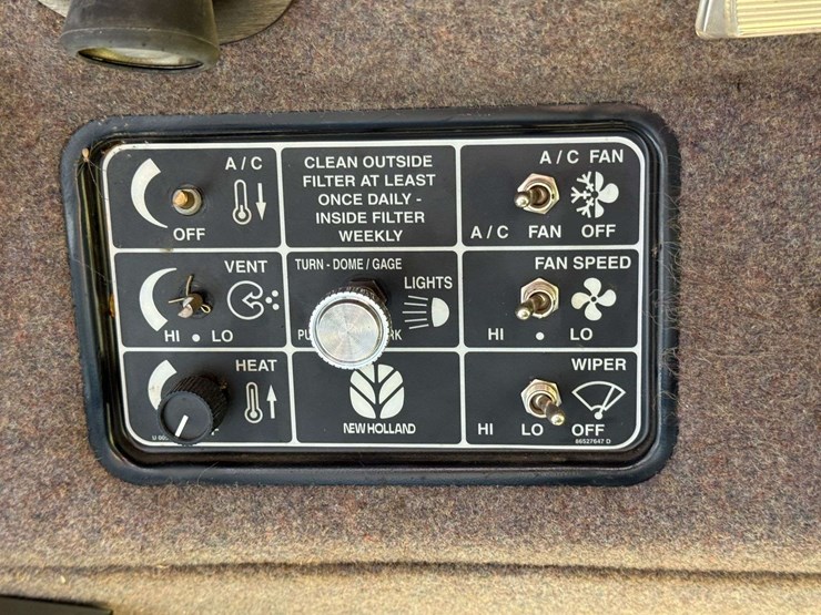 2000-new-holland-tr99-image-28