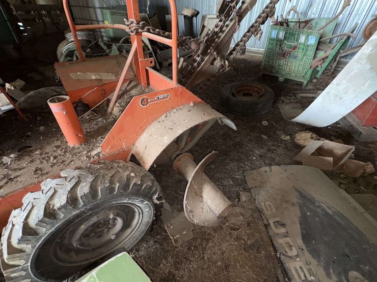 ditch-witch-with-wisconsin-engine,-64”-blade,-8’-stick,-5”-trench-image-11