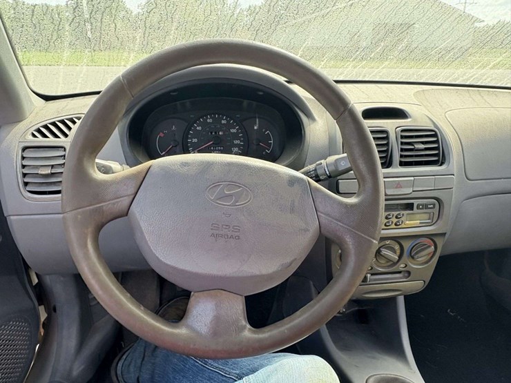 2000-hyundai-accent,-2-door,-175/70r13-tires,-5-speed-manual,-cloth,-receiver-hitch,-161058-miles,-t-image-19