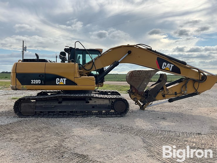 2011-caterpillar-320d-image-11