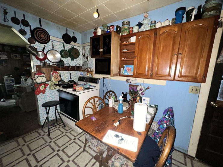 contents-of-907-n.-870-st.-e.-image-2