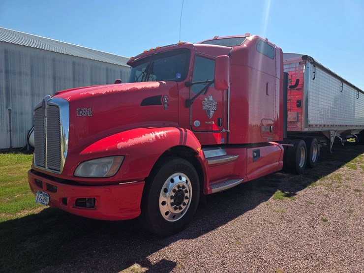 2013-kenworth-t660-image-1
