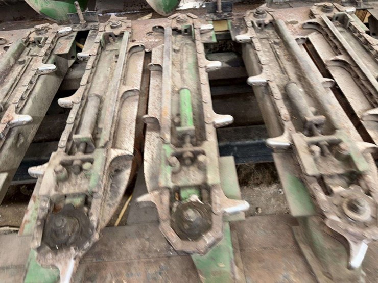 john-deere-12r22”-40-series-cornhead,-gvl-poly-snouts,-cob-saver,-powershafts-image-8