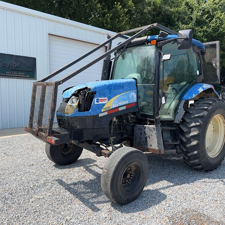 NEW HOLLAND T6020