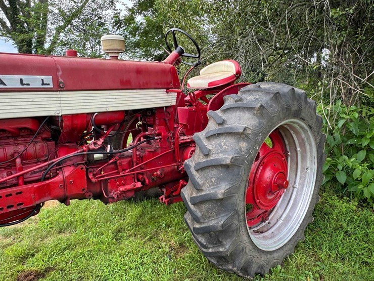 ih-460-tractor-image-6