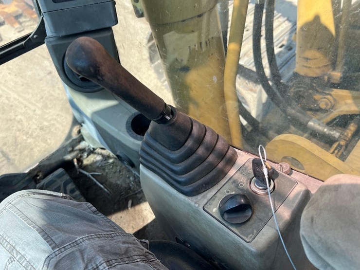 2007-caterpillar-330dl-image-38