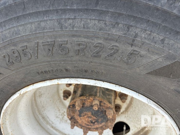 2006-freightliner-business-class-(dr12083)-image-52