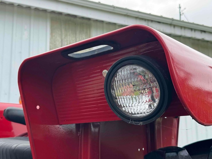 1974-ih-1568-tractor-image-23
