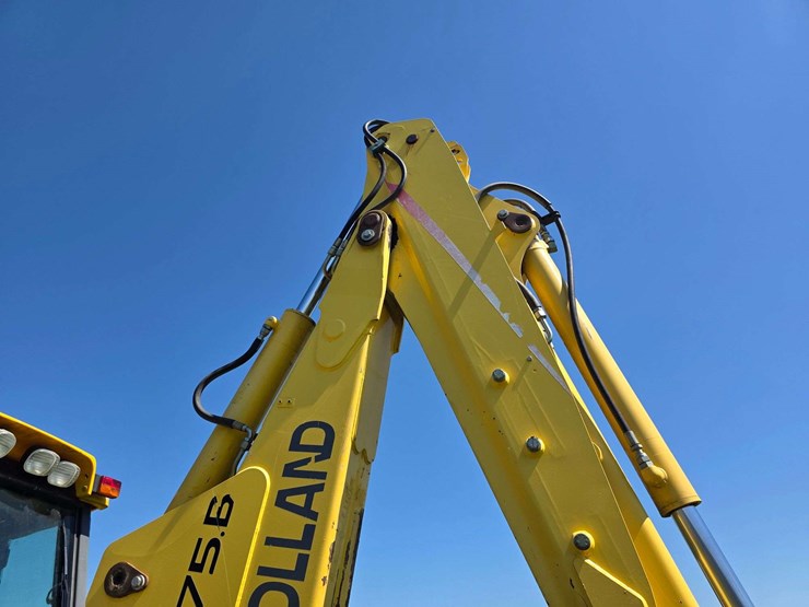 new-holland-lb75-image-12