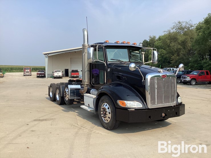 2010-peterbilt-384-image-3
