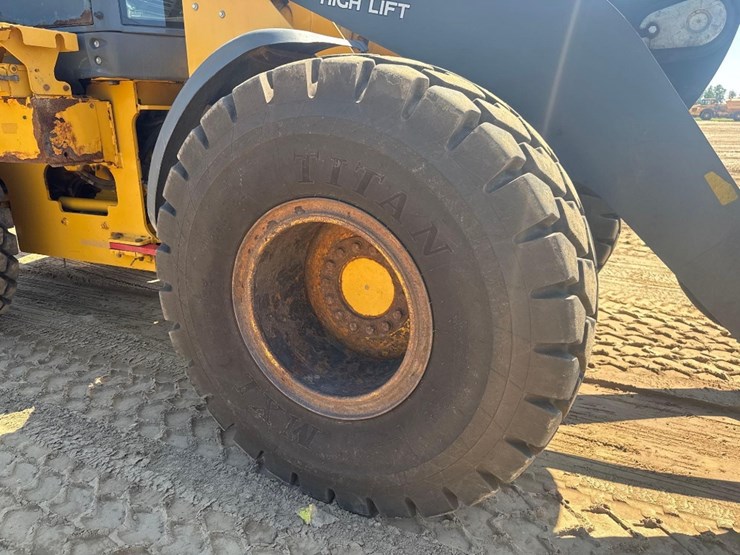 2016-deere-624k-image-12