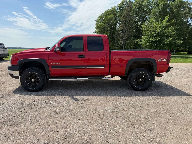 2004-chevrolet-2500hd-image-3