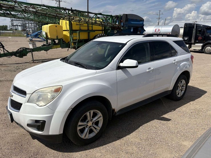 2010-chevy-equinox-lt-awd,-2.4l-ecotec,-4-door,-225/65r17-on-alloy-wheels,-cloth,-power-drivers-seat-image-4