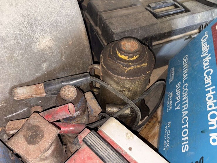 pallet-of:-hyd-bottle-jacks,-screw-jacks,-jig-saw,-solder-gun,-4”-angle-grinder,-air-nailer,-pry-bar-image-2