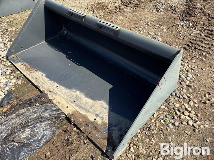 bobcat-68”-heavy-duty-skid-steer-bucket-image-9