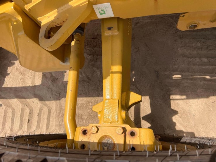 2021-caterpillar-420-image-14