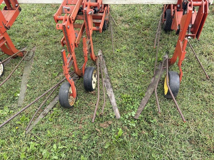 harriston-5000-12r22”-bean-knife,-with-front-tractor-dividers-image-15