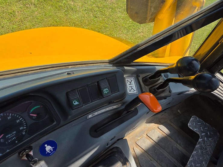 new-holland-lb75-image-45