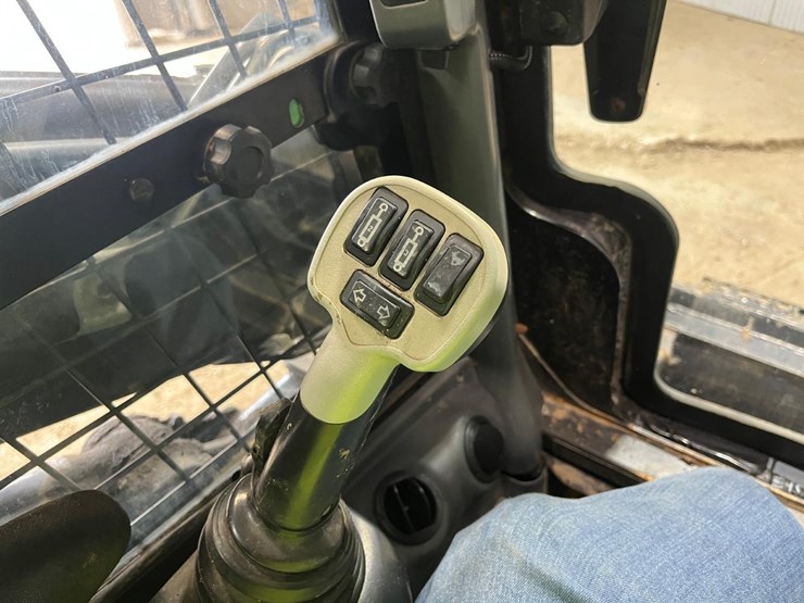 new-holland-c232-image-33