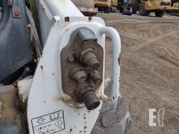 2012-bobcat-s650-image-15